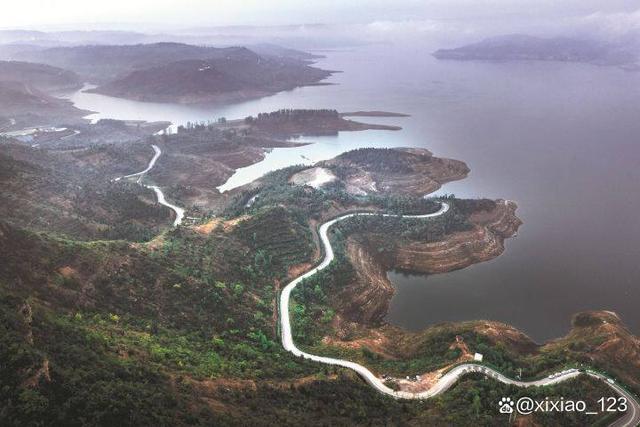 黄河段的新安县鹰嘴山景区 赵树岭 摄