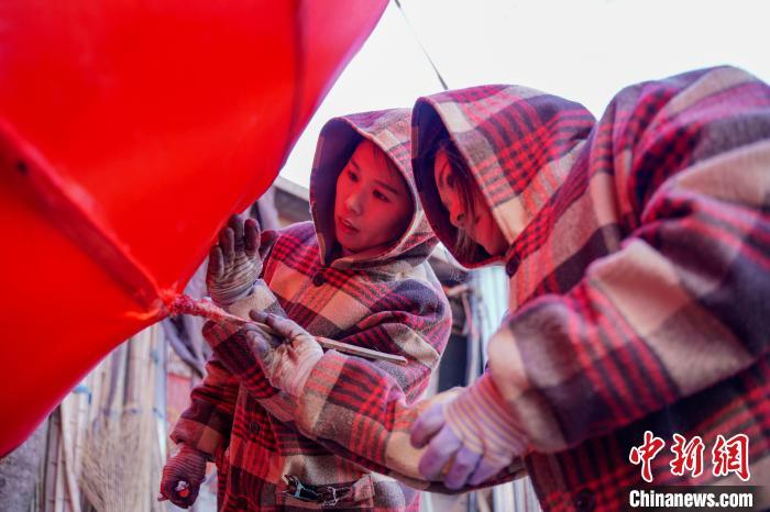 探访“中国宫灯第一村”：产销两旺“提前过年”
