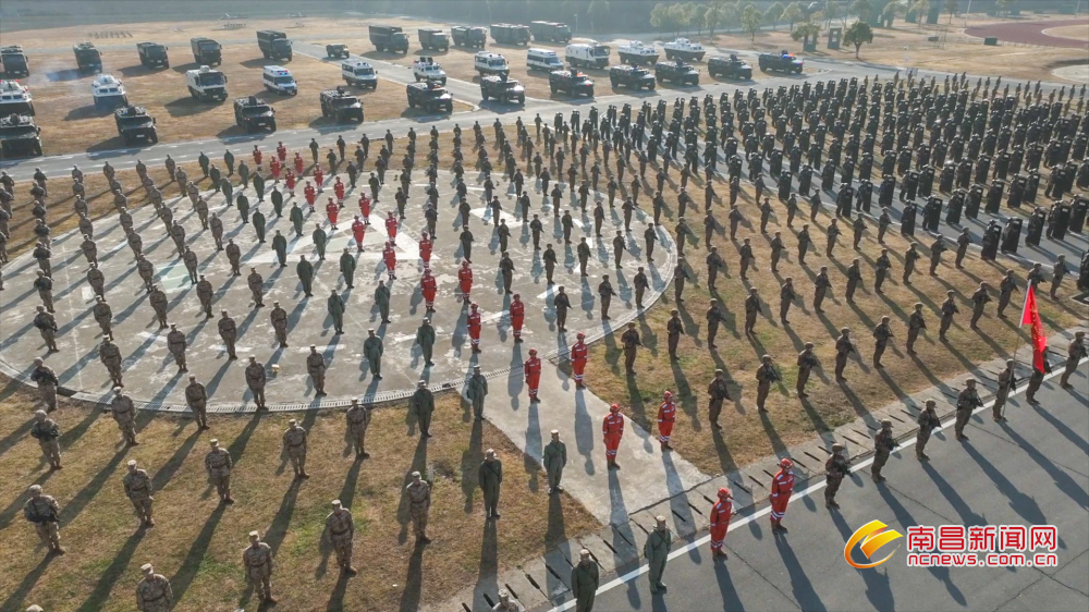 武警江西总队：新年开训练精兵（图）