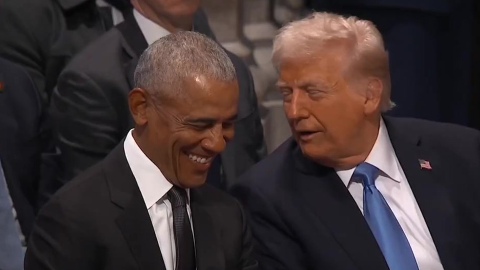 特朗普和奥巴马有说有笑