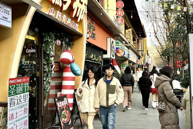 老菜场市井文化创意街区成了市民游客的热门打卡地。