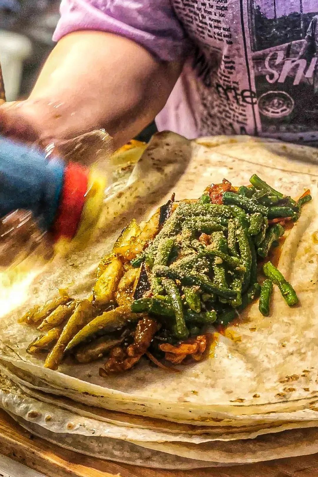 △山东人爱吃饼,可以卷一切的,不只煎饼。(摄影/鸭鸭翟)