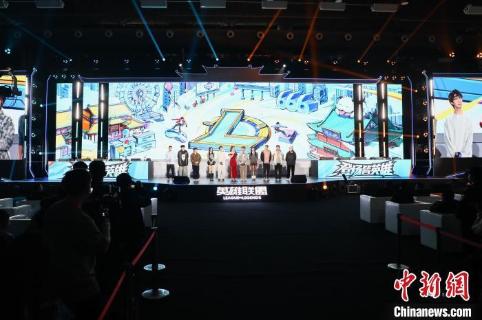 图为水友表演赛环节。中新社记者 刘思伟 摄