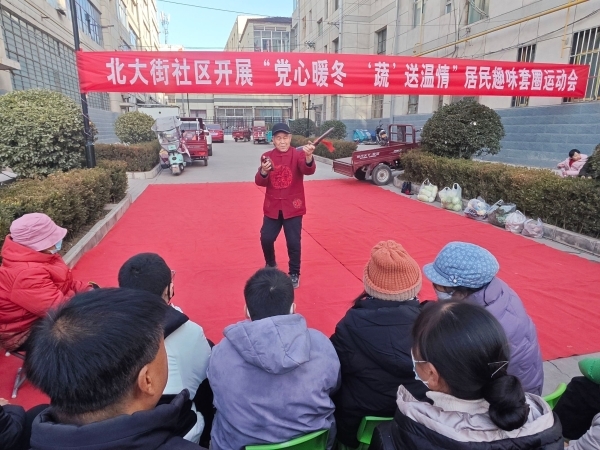 华亭趣味套圈运动会“蔬”送欢乐　邻里老少嗨起来