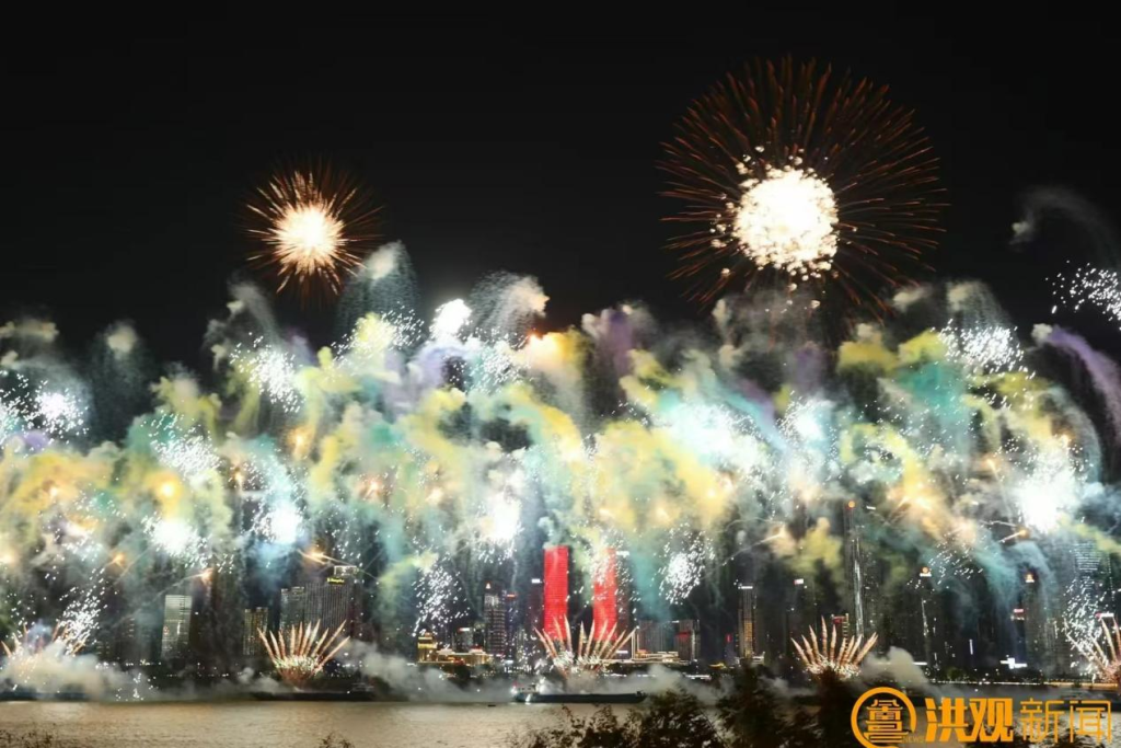 2024年南昌市国庆烟花晚会现场。洪观新闻 图