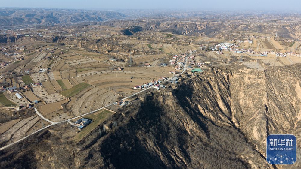 1月5日拍摄的庆阳市合水县西华池镇唐旗村(无人机照片)