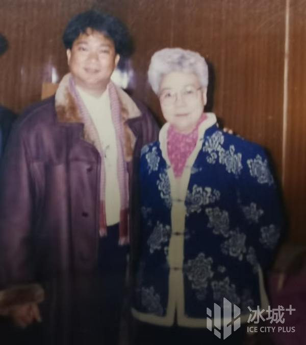 徐小明和田华。