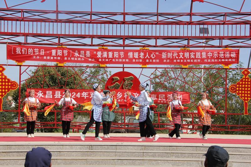在南坝乡何家湾村开展“爱满重阳节 情暖老人心”新时代文明实践集中活动