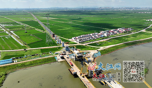 2024年8月1日，正在紧张建设的昌九高铁修河特大桥。大江网视觉江西胡国林、杨子仪、郑玉娟摄