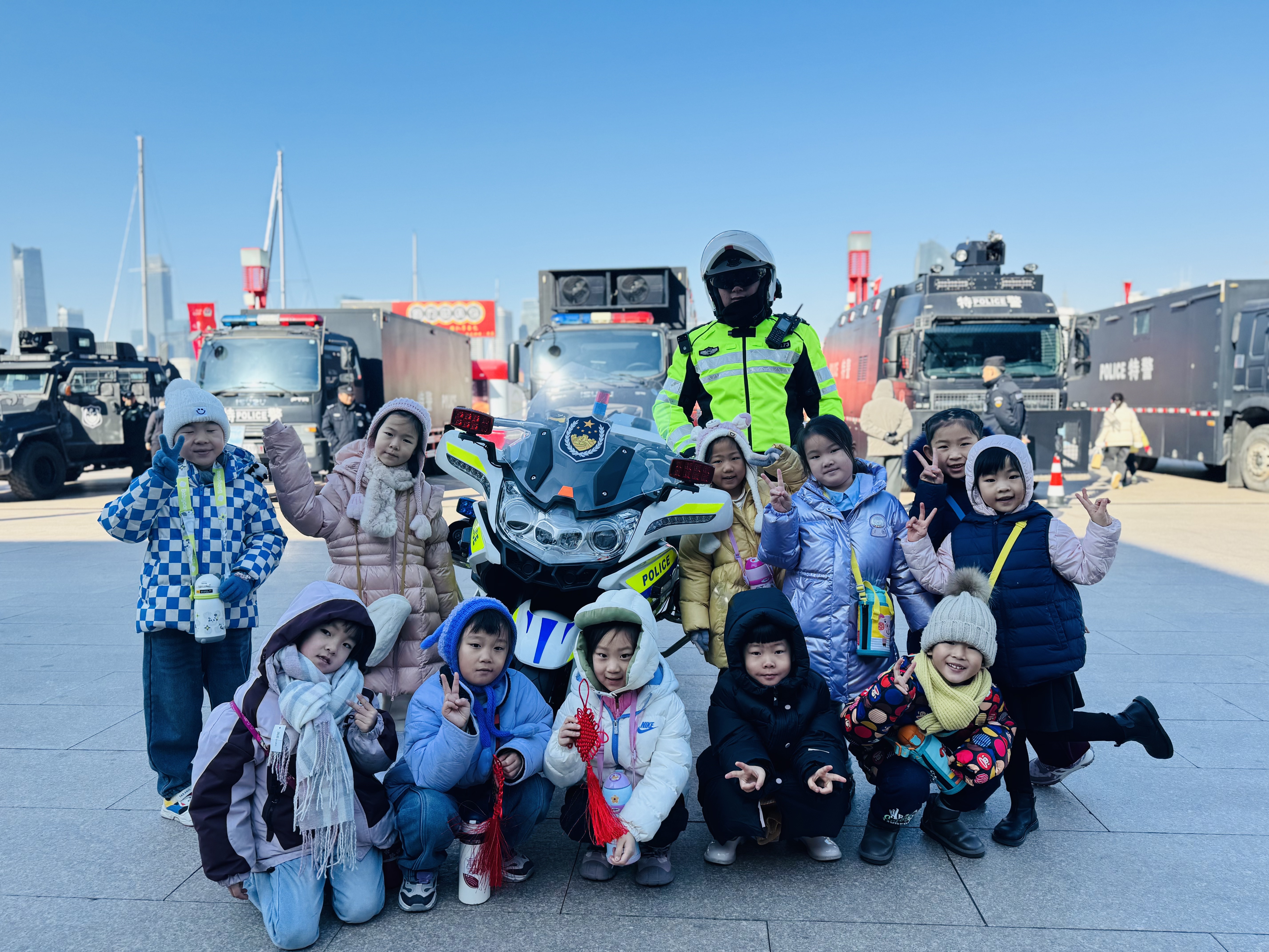 警营探秘之旅——山东省商务厅幼儿园大班幼儿致敬警察节