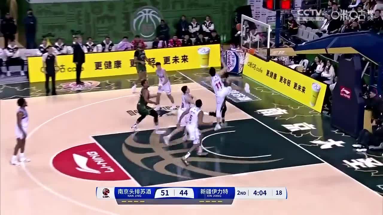 被吹T后齐麟怒回更衣室并发微博“39”，疑似表达对39号裁判不满