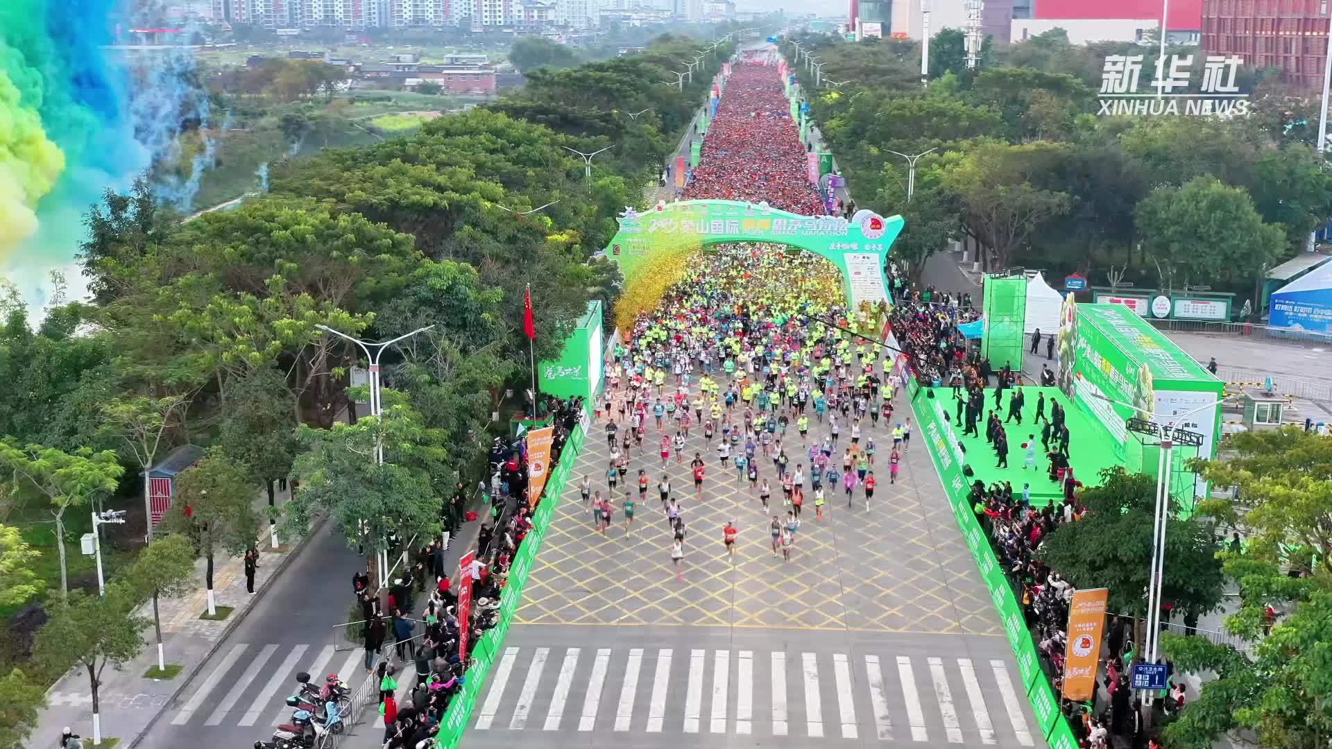 “重走茶马古道” 2万余人参加普洱思茅马拉松