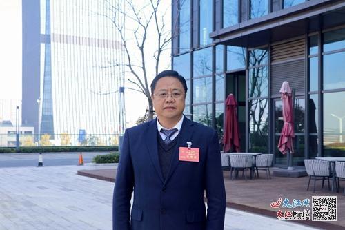 市人大代表、新干县住建局党组书记、局长曾小强