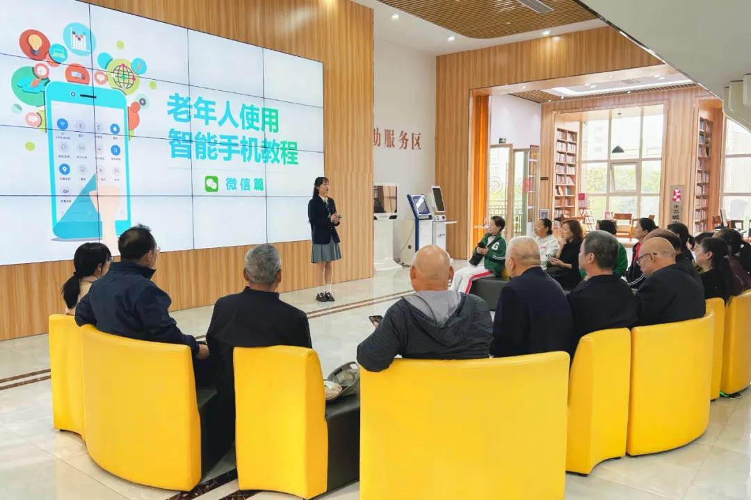 鼓楼街道：点亮“夕阳红”，科技与温情同行