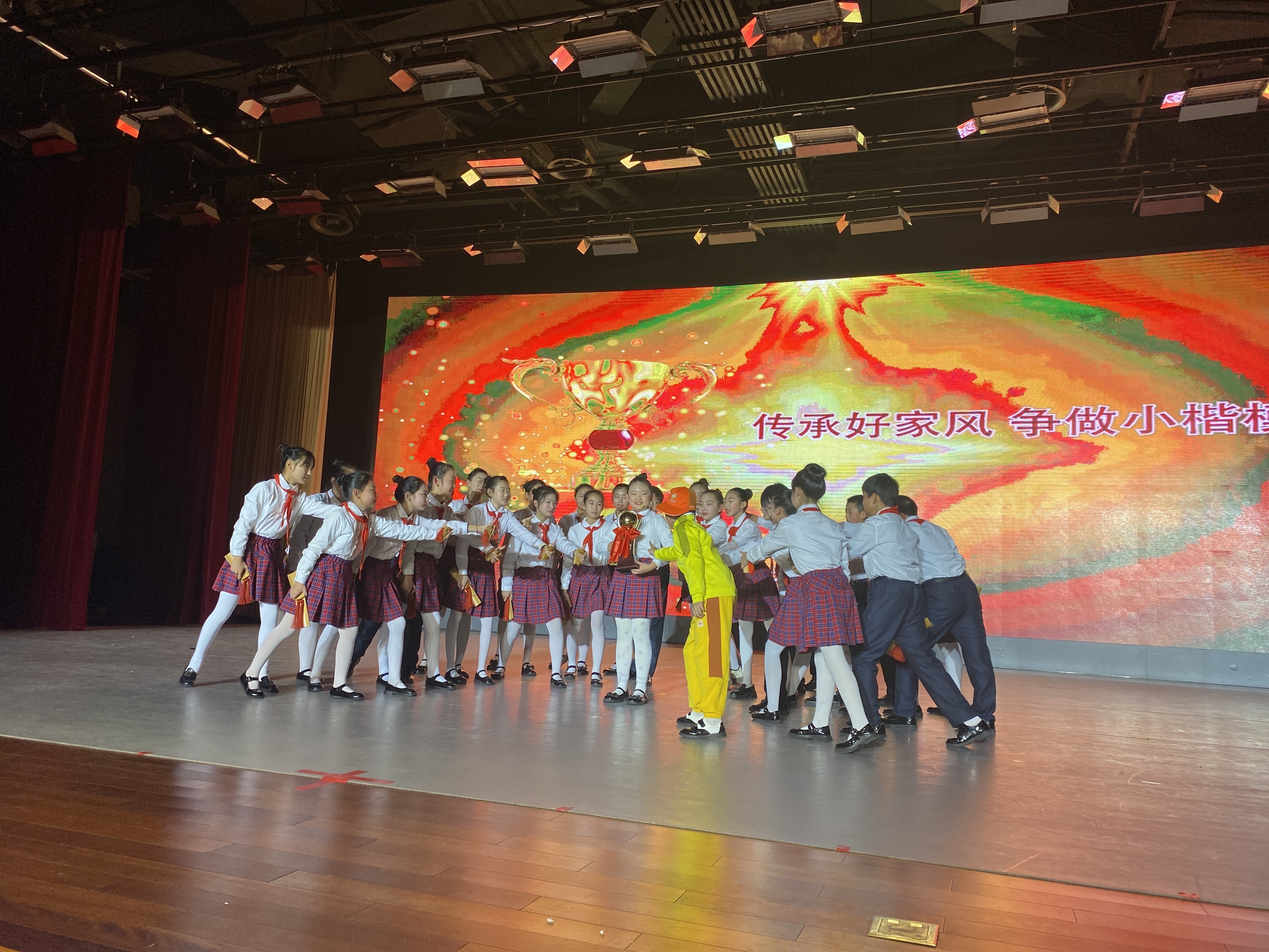 沙子口街道举办崂山区2025年新年校园文化艺术节暨第二届快板艺术节
