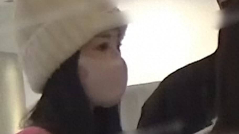 柳岩与男友现身医院，后援会否认怀孕，男方正面照曝光身材高大！封面图