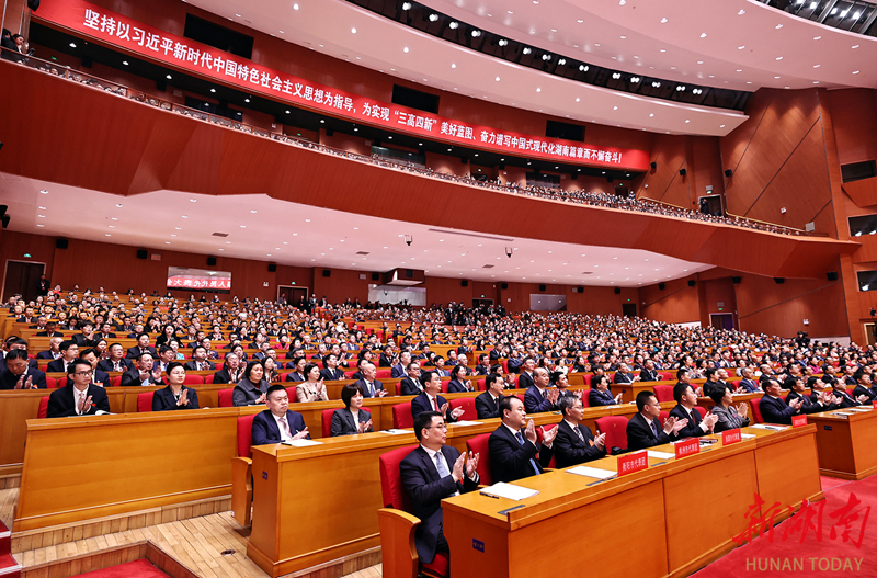 （1月14日上午，湖南省第十四届人民代表大会第三次会议在省人民会堂隆重开幕。）