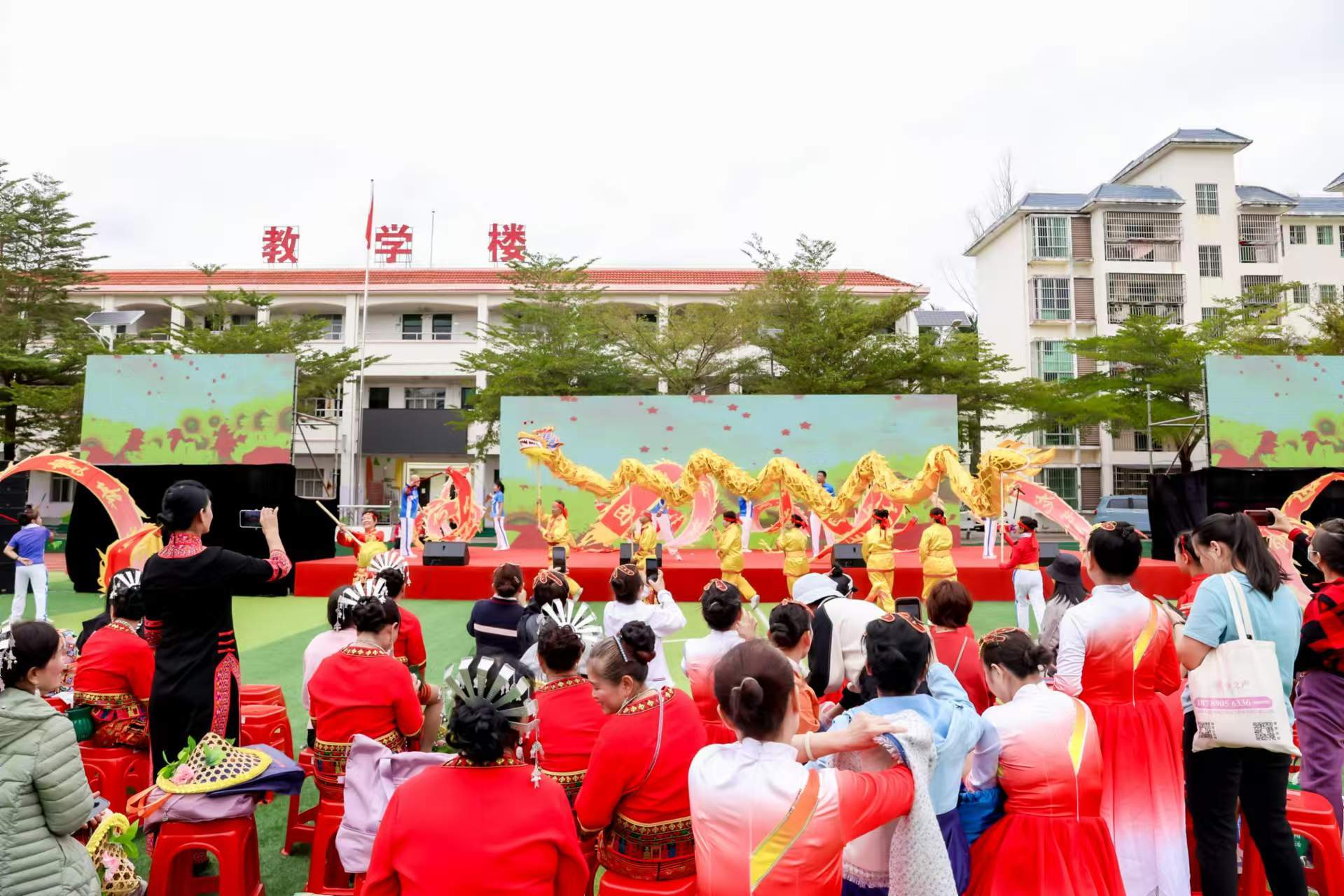 三亚吉阳“文化进万家”走进落笔村送吉祥年味