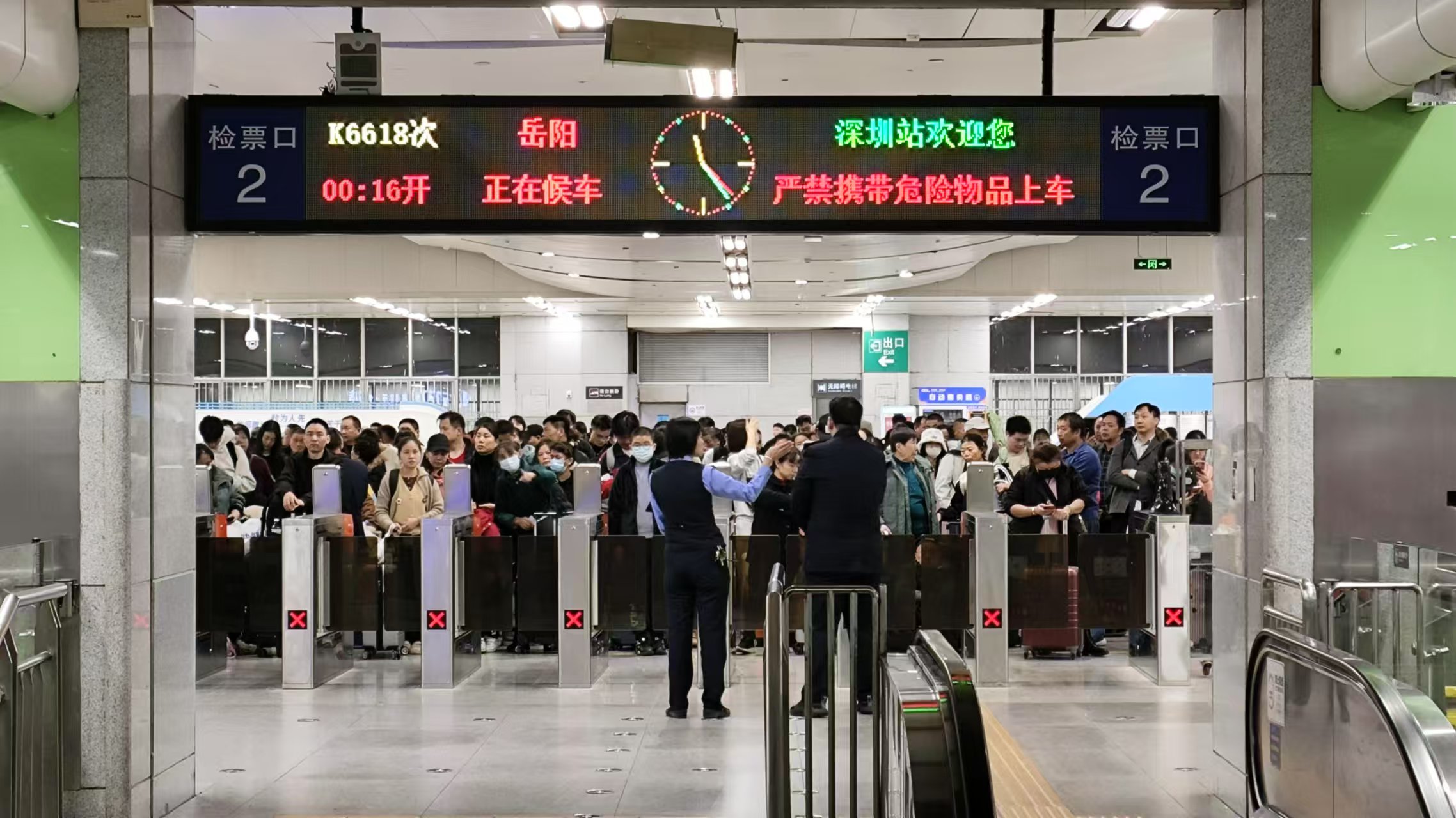 深圳铁路今年首趟临时旅客列车今日发车