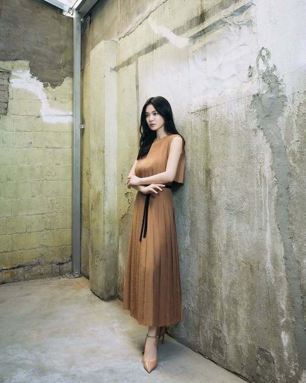 宋慧乔气质卓越。