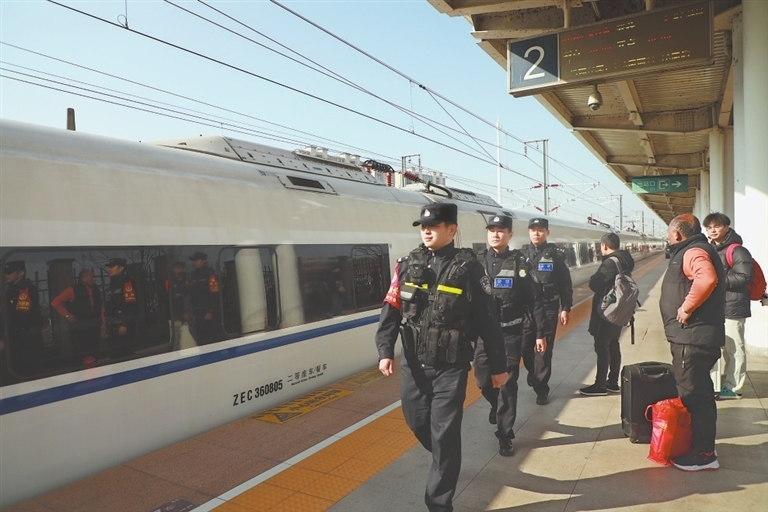 护航春运安全出行（图）