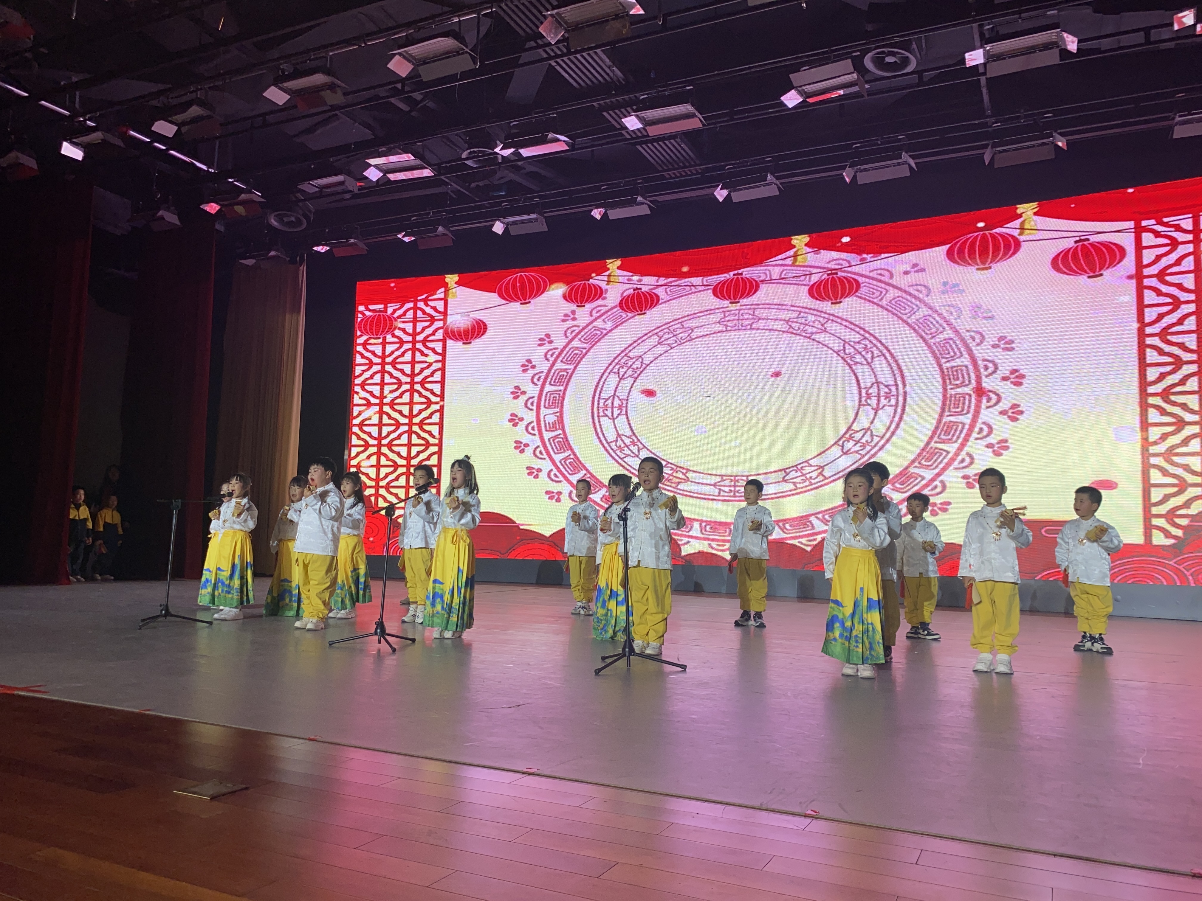 沙子口街道举办崂山区2025年新年校园文化艺术节暨第二届快板艺术节