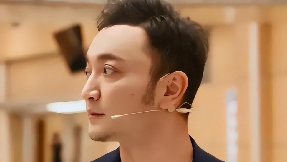 尼格买提：我30岁娶帕夏古丽，结婚9年没有孩子，风光背后有泪水封面图