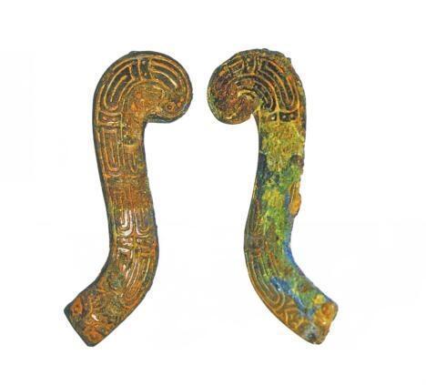 凤、虎、重环纹镳（本文图片由作者提供，选自图录《秦西垂陵区》）