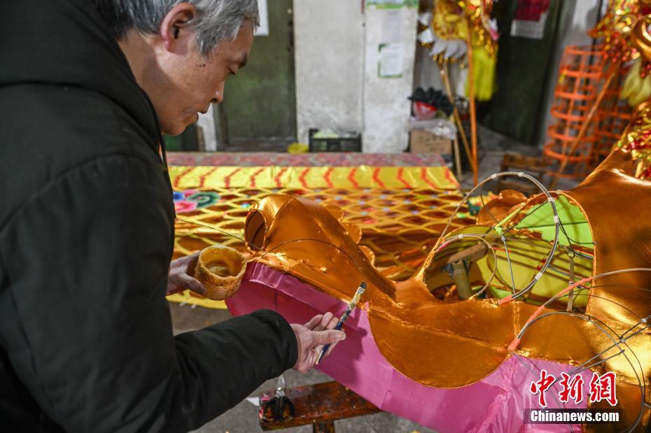 （新春见闻）【图片故事】春节将至 “中国龙灯龙舞文化之乡”龙灯彩扎忙