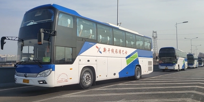 石家庄新干线车辆前往各驻地。