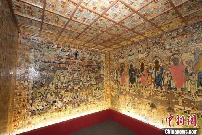 图为“千年匠心　釉见敦煌”瓷画艺术展现场（广州市总工会供图）