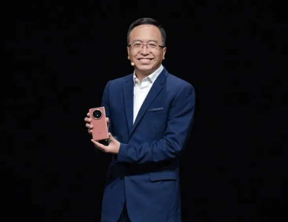 凤凰晚报|在泰失联模特杨泽琪已回国,报平安视频中指甲发黑
