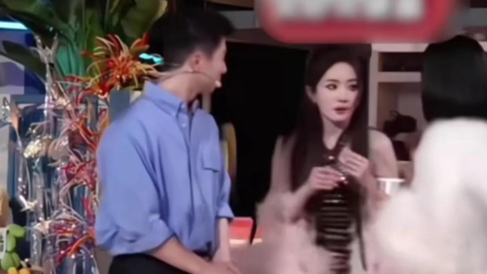 跨年晚会上马龙看到杨幂紧张搓手，杨幂和谢娜打闹被指故意撩马龙封面图