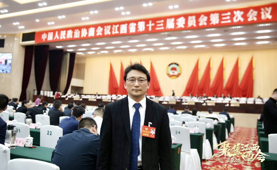 江西省政协委员，新余市政协副主席、民进新余市委会主委黄勇