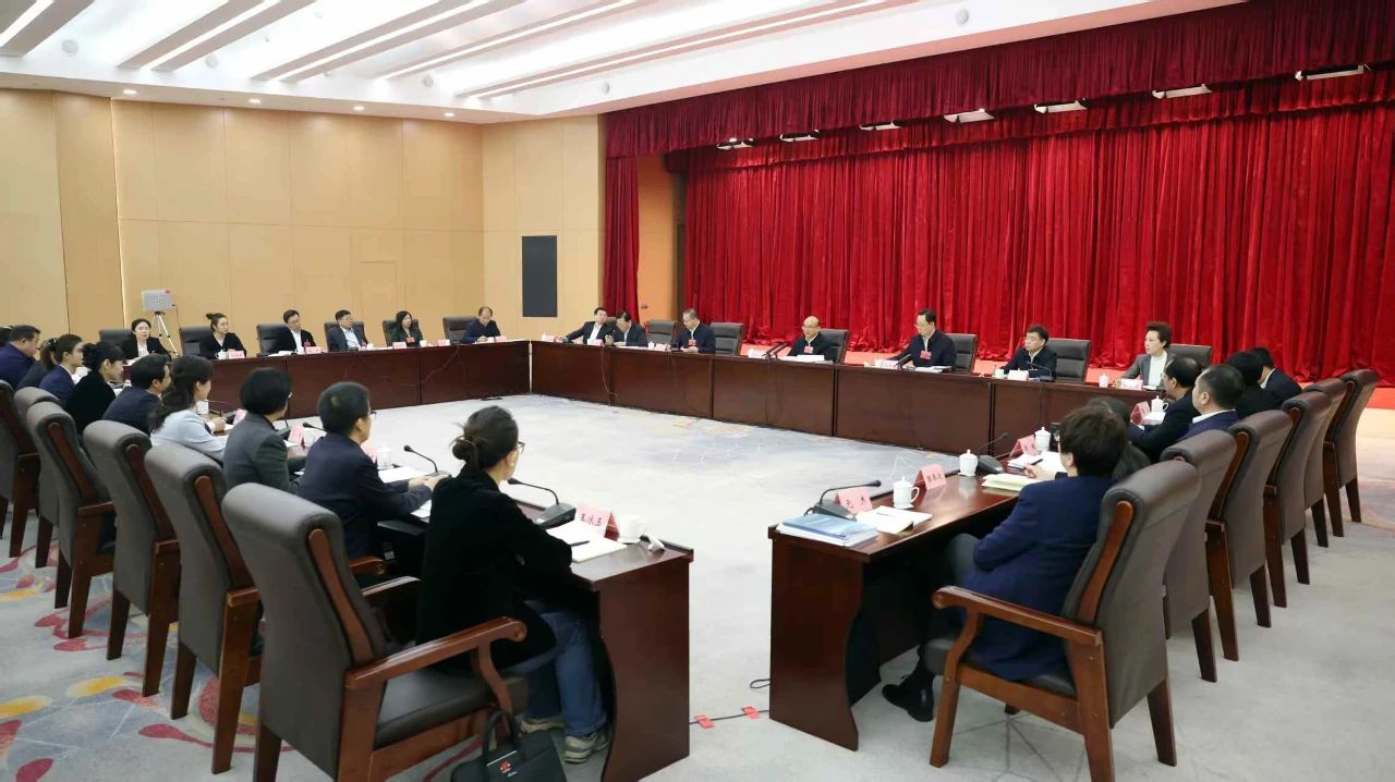 许勤参加黑龙江省政协十三届三次会议联组讨论
