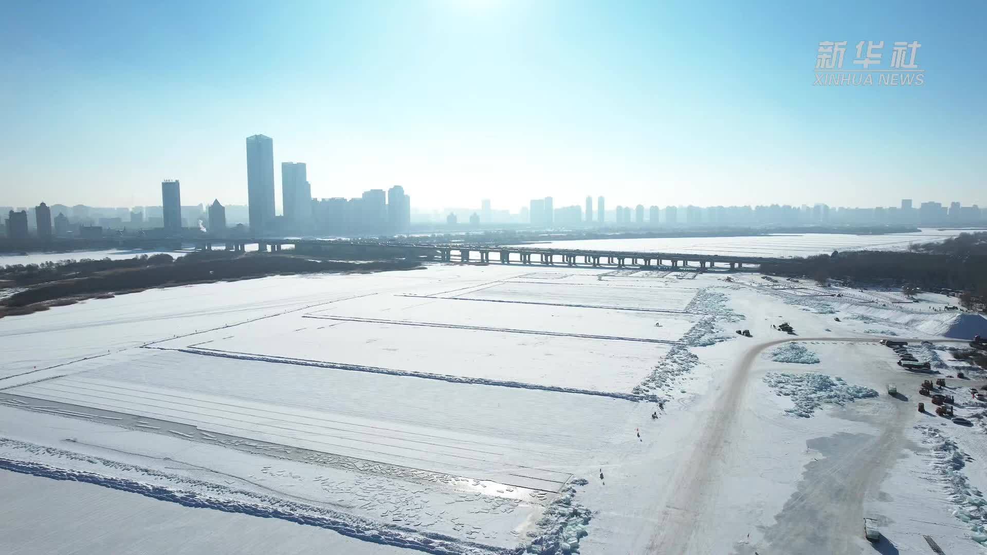 哈尔滨冰雪大世界又开始存冰了