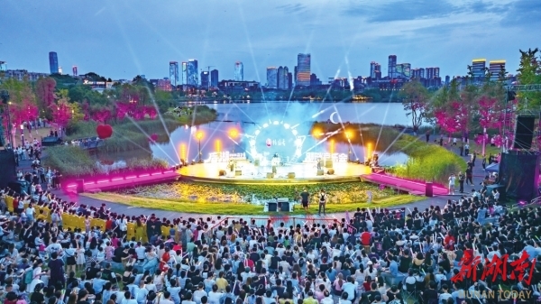 后湖湖畔音乐会。