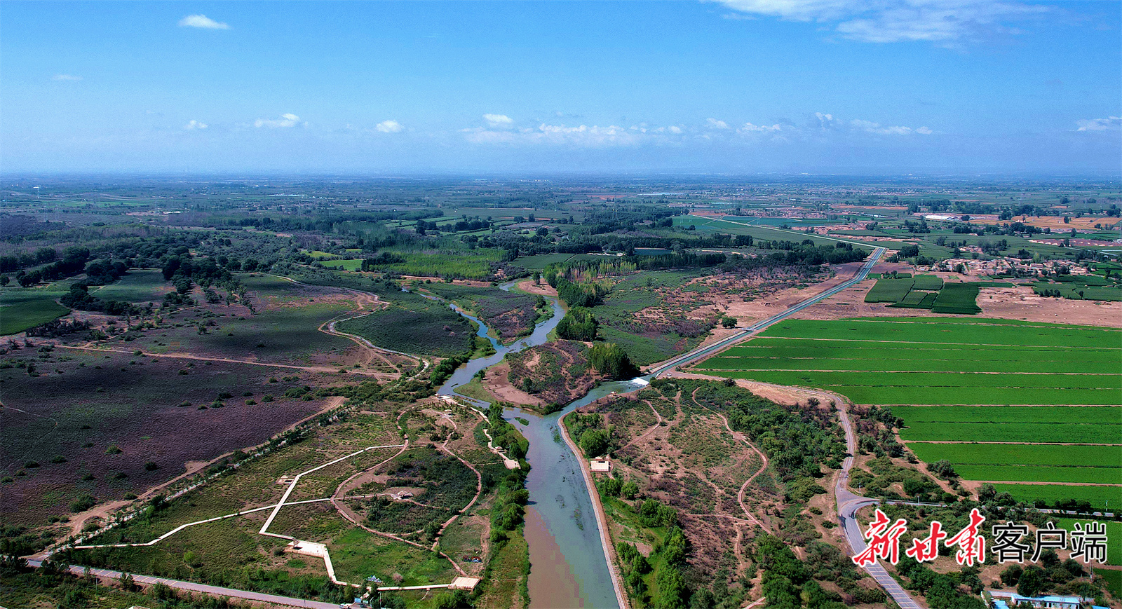 上游来水汇入民勤蔡旗断面　新甘肃&middot;甘肃日报记者　金奉乾　摄