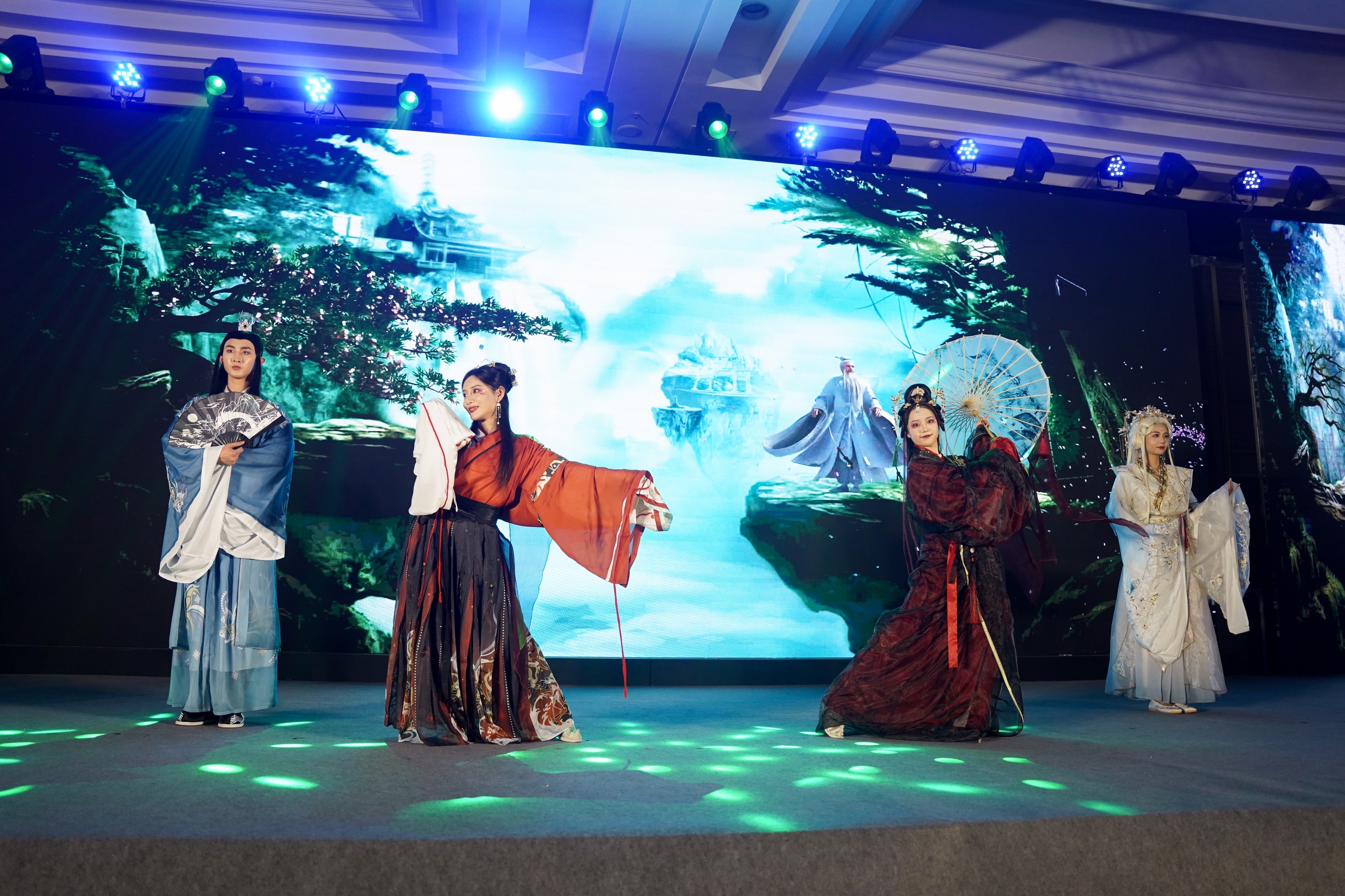 伟东·乐客城文商旅转型新突破：天空戏城引领多场景商业潮流