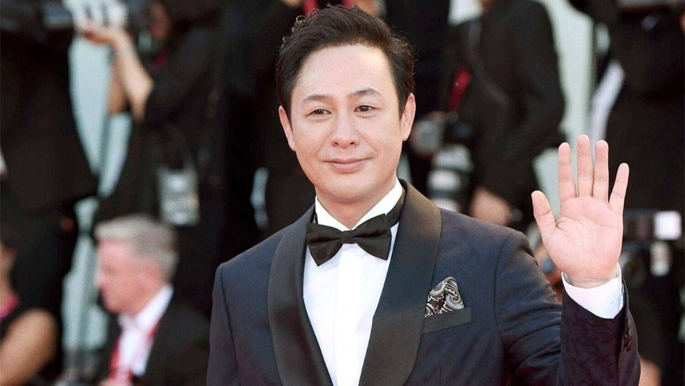 被曝各种黑料后，再看张颂文的做法，才知道韩红之前有多明智封面图