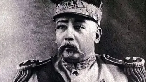 隆裕太后交出退位诏书，袁世凯哈哈大笑，大清268年的历史拉下了帷幕