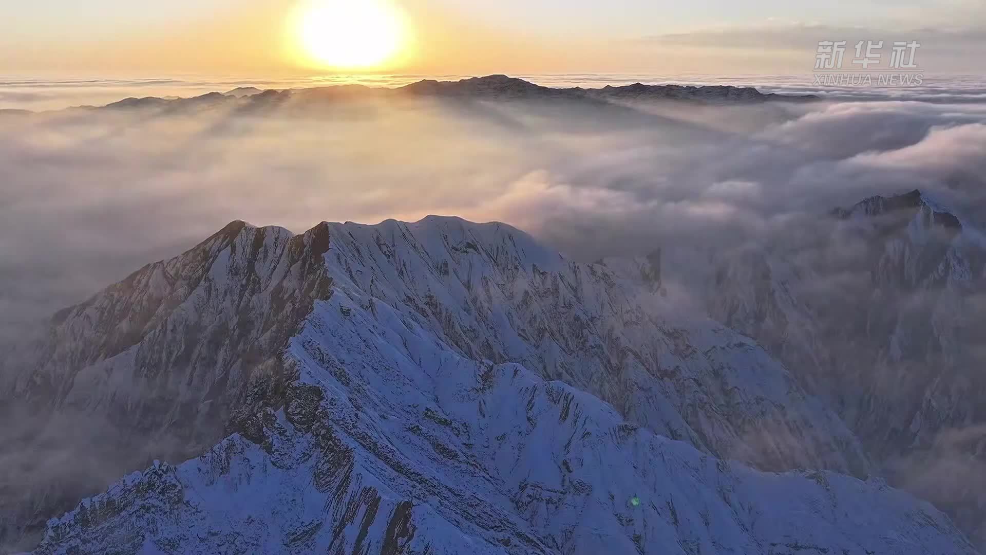 新疆阿克苏现云海美景