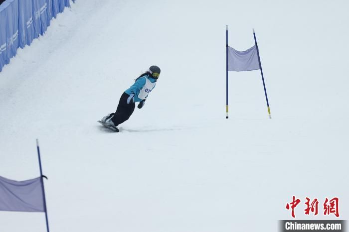 图为陕西省大众冰雪季第十一届滑雪大会比赛现场。(赛事组委会供图)