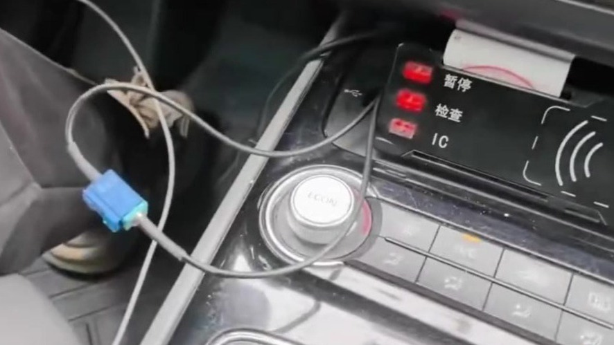 出租车曝违法改装“小马达”多收费，乘客投诉：每3秒就会跳1元