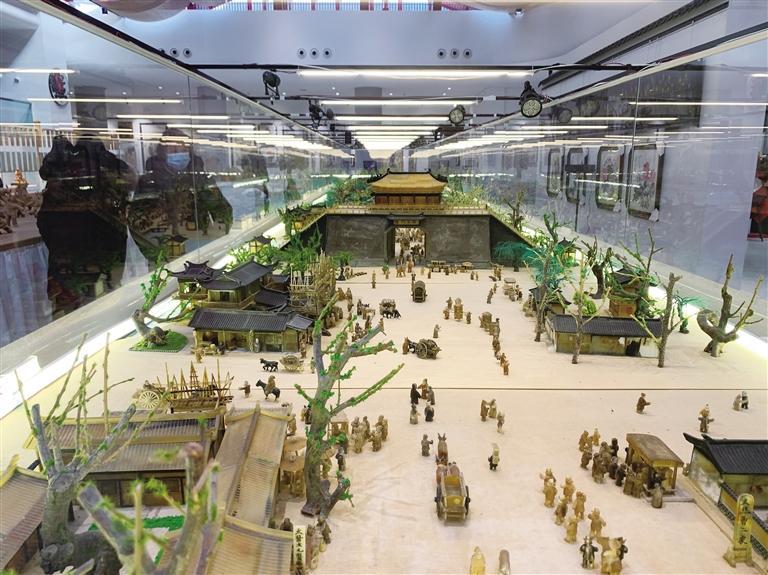 白牦牛角雕刻的3D立体《清明上河图》