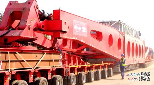 特大变压器在运输中