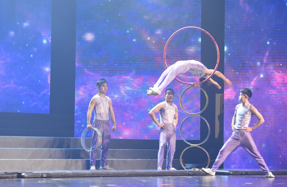 杂技《筑梦之环》