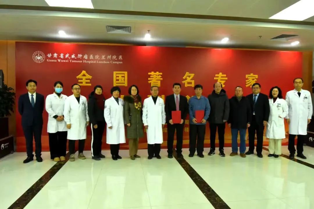 王俊杰院长为专家工作站徐博、张开贤教授颁发聘书