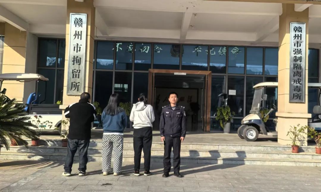 赣州警方严打赌博!一茶庄地下室聚众赌博被查 10人被行政拘留