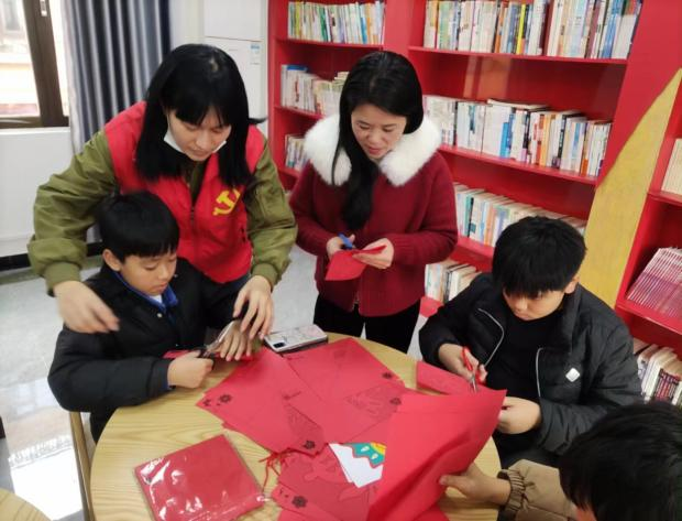 陆丰市:“我在党群服务中心迎新年”情暖城乡润人心